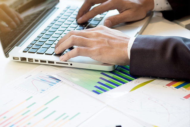 Data entry service that guarantees fast, scalable operations